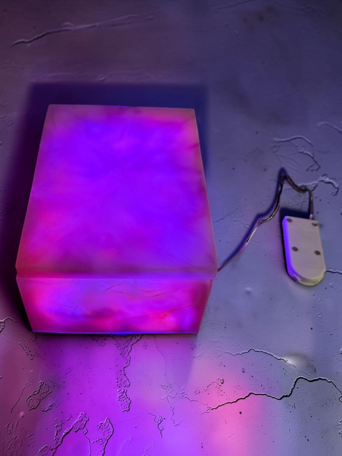UV Reactive Light-Up Resin Box