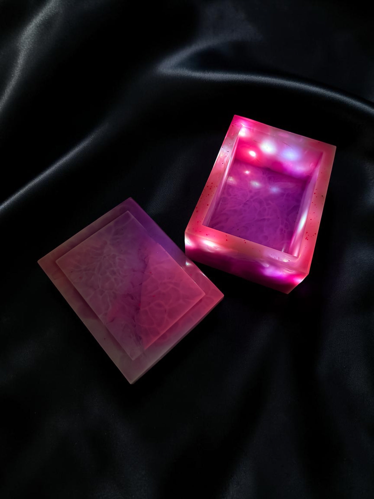 UV Reactive Light-Up Resin Box