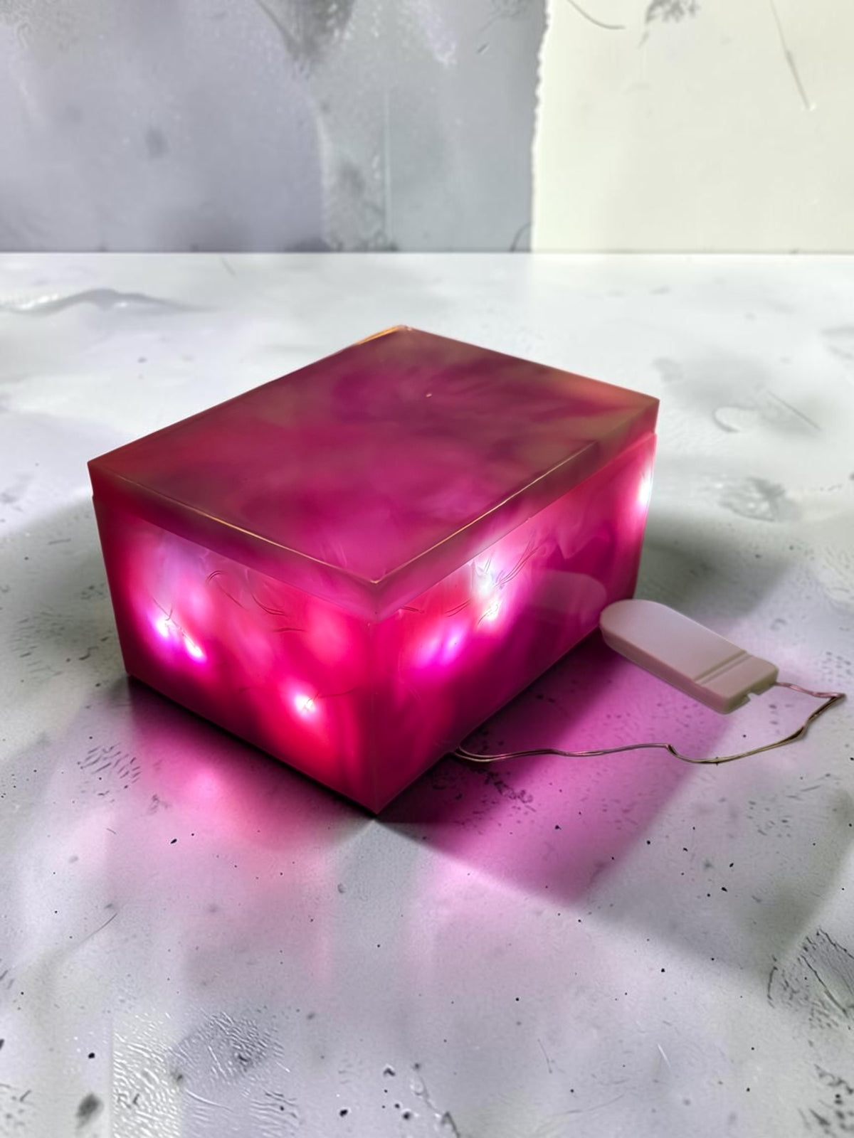 UV Reactive Light-Up Resin Box