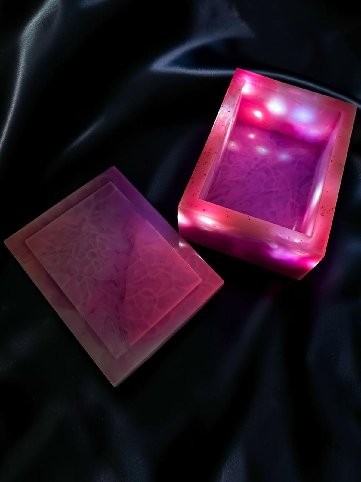 UV Reactive Light-Up Resin Box