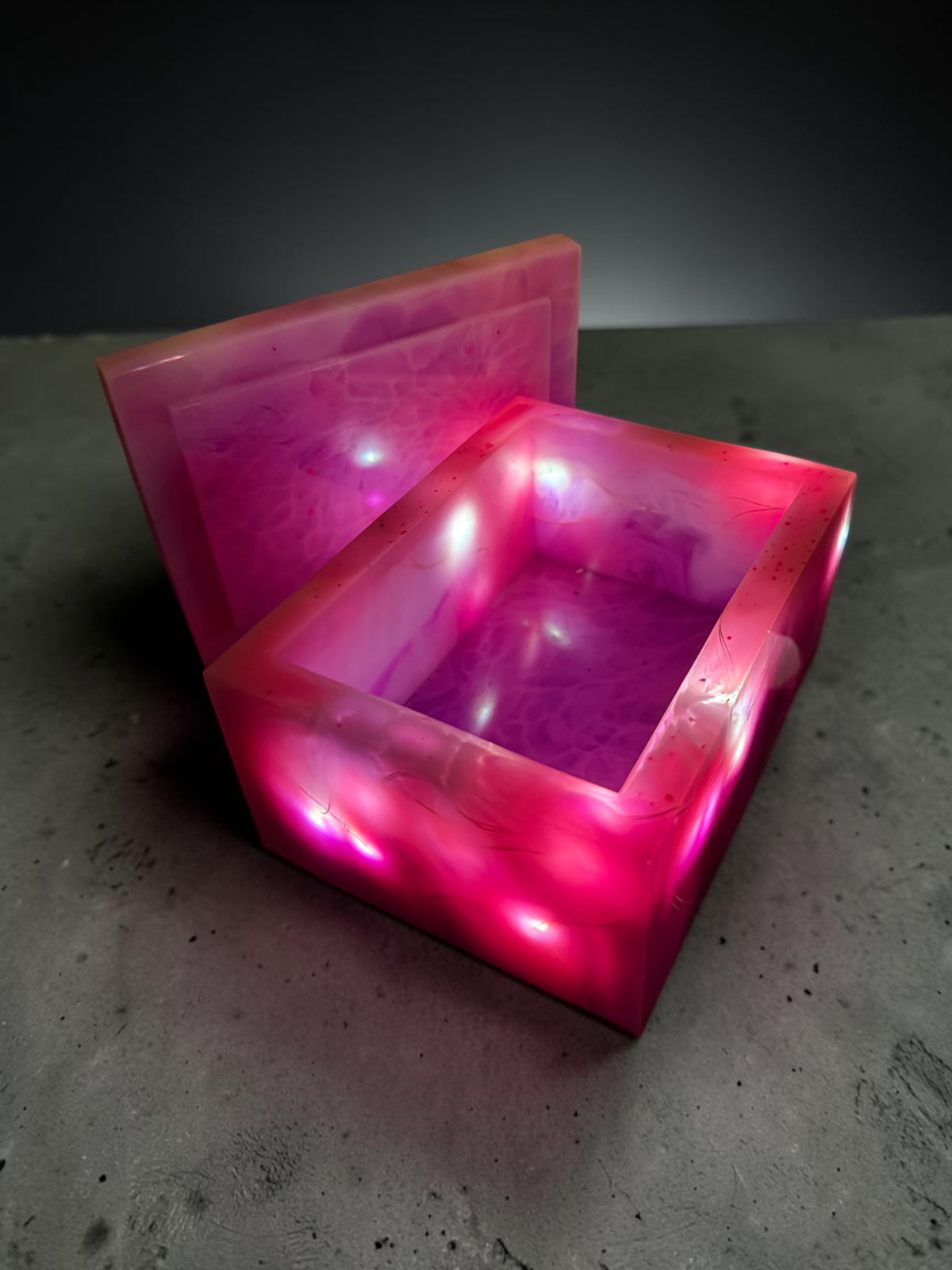 UV Reactive Light-Up Resin Box